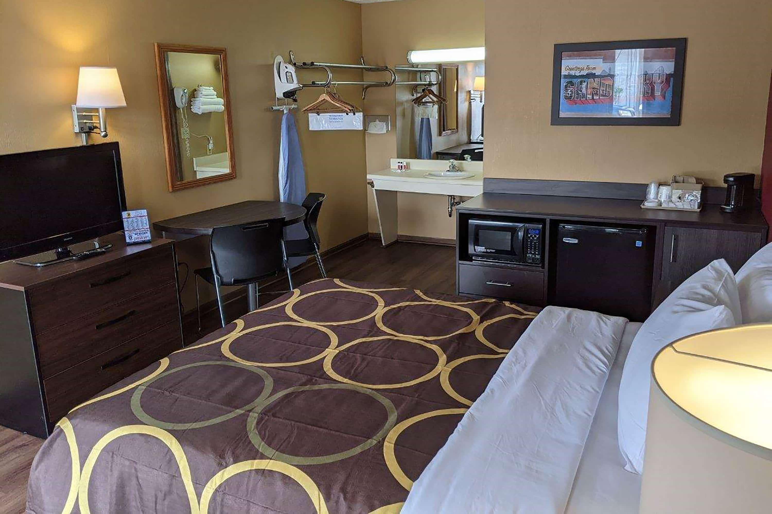 Super 8 By Wyndham Sandusky Exterior foto